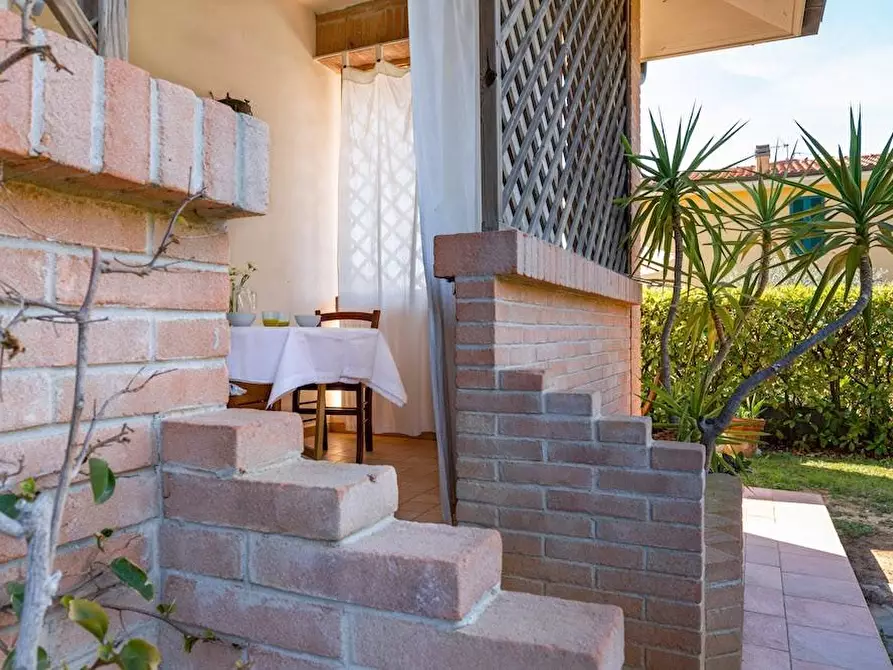 Immagine 3 di Villa in vendita  a Rosignano Marittimo