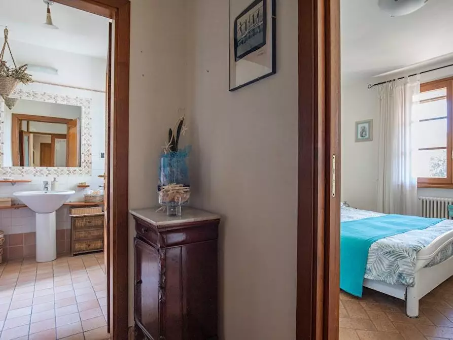 Immagine 9 di Villa in vendita  a Rosignano Marittimo