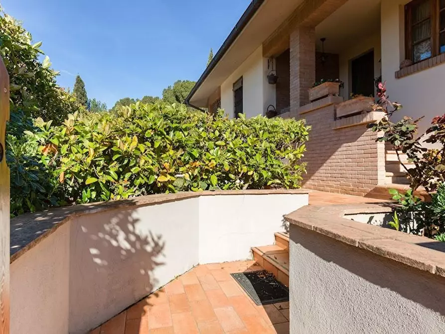 Immagine 2 di Villa in vendita  a Rosignano Marittimo