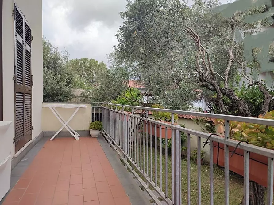 Immagine 5 di Casa semindipendente in vendita  a Carrara