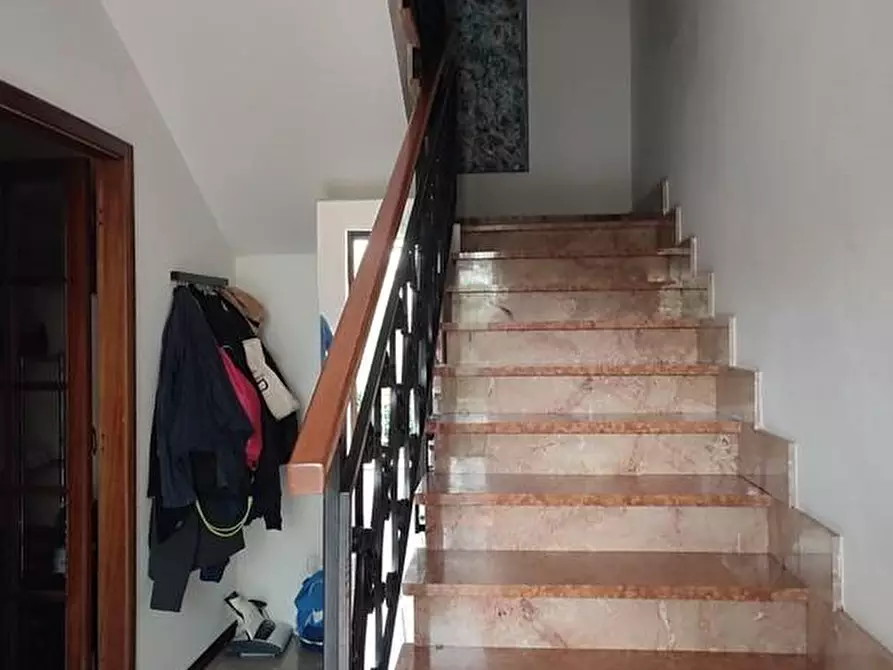 Immagine 10 di Casa semindipendente in vendita  a Carrara