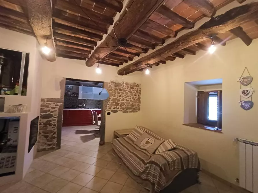 Immagine 2 di Porzione di casa in vendita  a Bagni Di Lucca