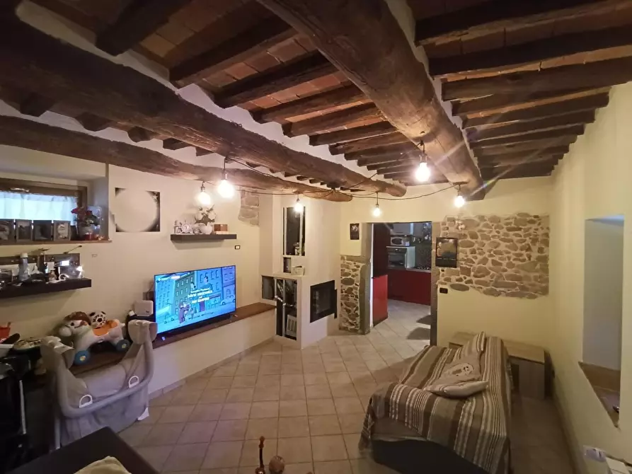 Immagine 1 di Porzione di casa in vendita  a Bagni Di Lucca