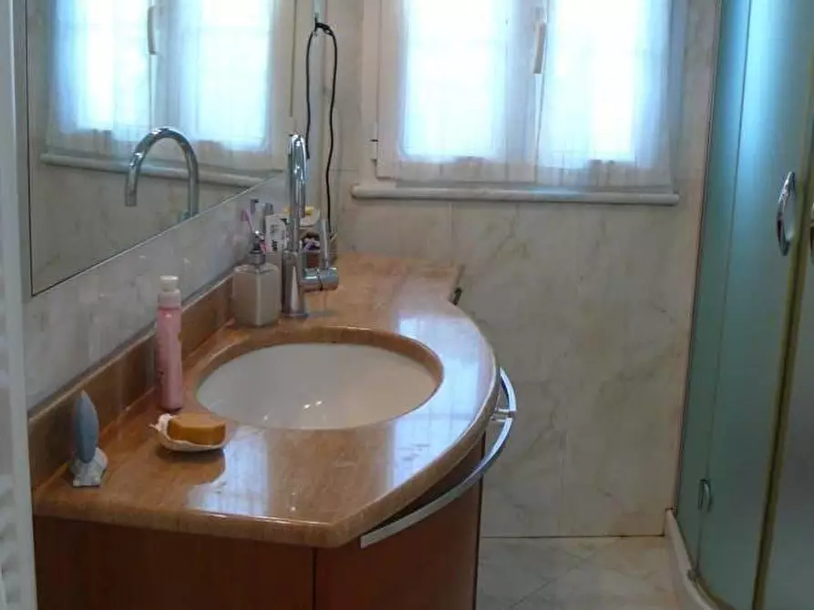 Immagine 2 di Casa indipendente in vendita  a Carrara