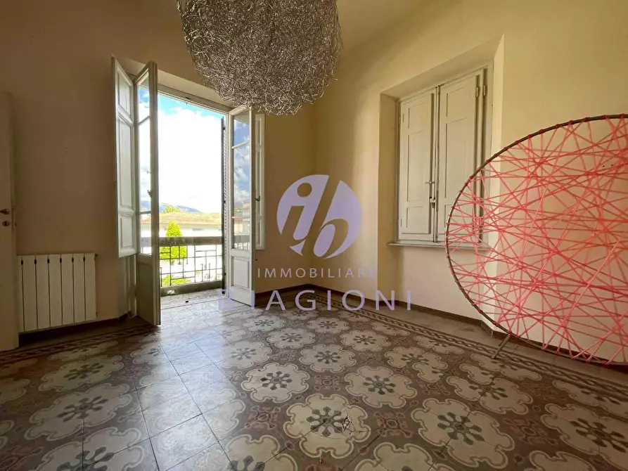 Immagine 7 di Villa in vendita  a Camaiore