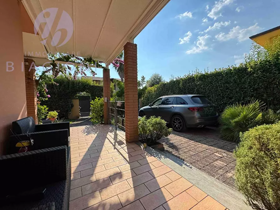 Immagine 11 di Casa bifamiliare in vendita  a Pietrasanta