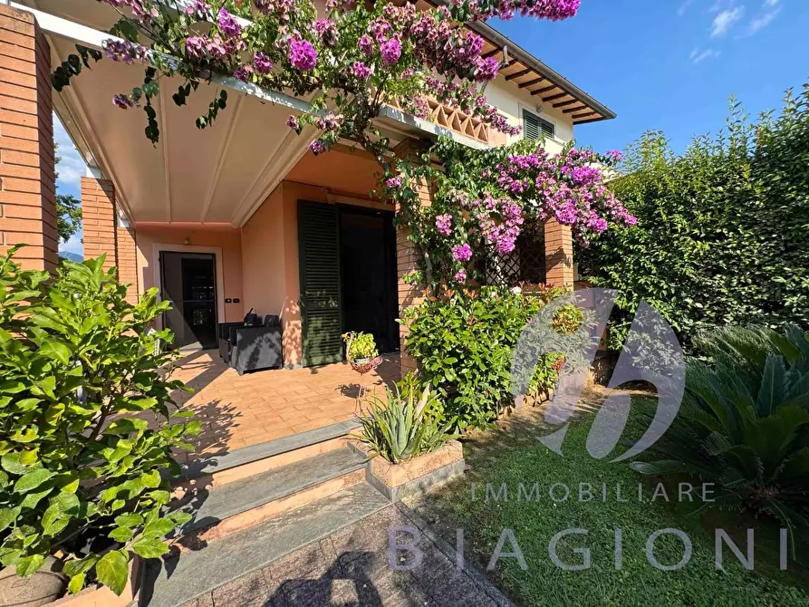 Immagine 13 di Casa bifamiliare in vendita  a Pietrasanta