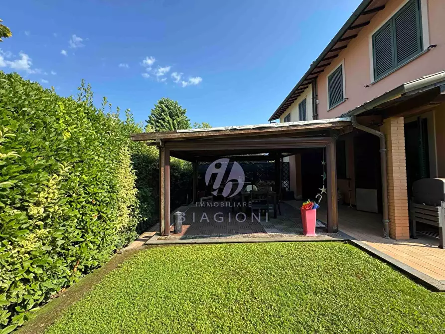 Immagine 7 di Casa bifamiliare in vendita  a Pietrasanta