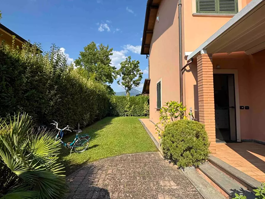 Immagine 4 di Casa bifamiliare in vendita  a Pietrasanta