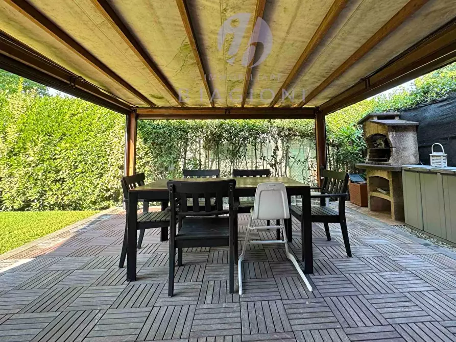 Immagine 9 di Casa bifamiliare in vendita  a Pietrasanta