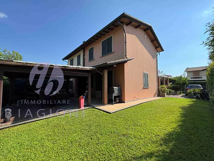 Immagine 6 di Casa bifamiliare in vendita  a Pietrasanta