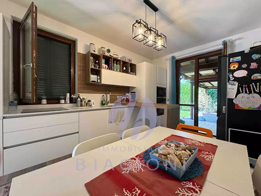 Immagine 17 di Casa bifamiliare in vendita  a Pietrasanta