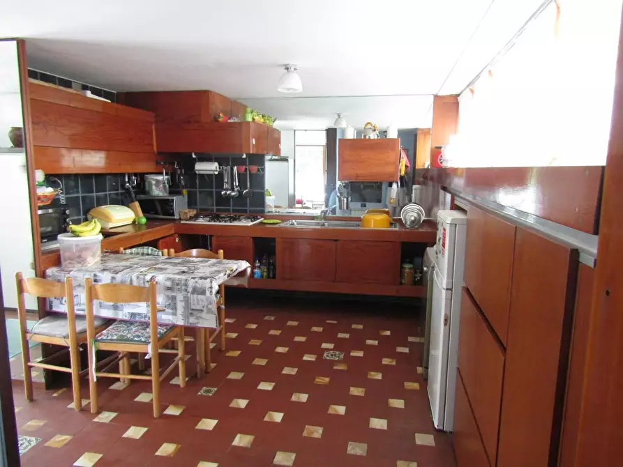 Immagine 1 di Casa quadrifamiliare in vendita  a Carrara