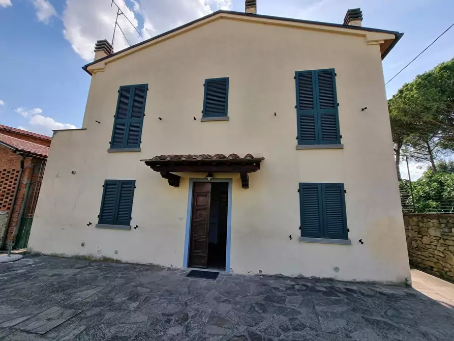 Immagine 1 di Casa indipendente in vendita  a Arezzo