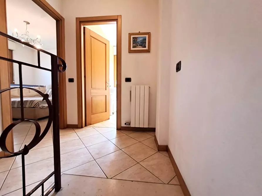 Immagine 11 di Casa bifamiliare in vendita  a Massa