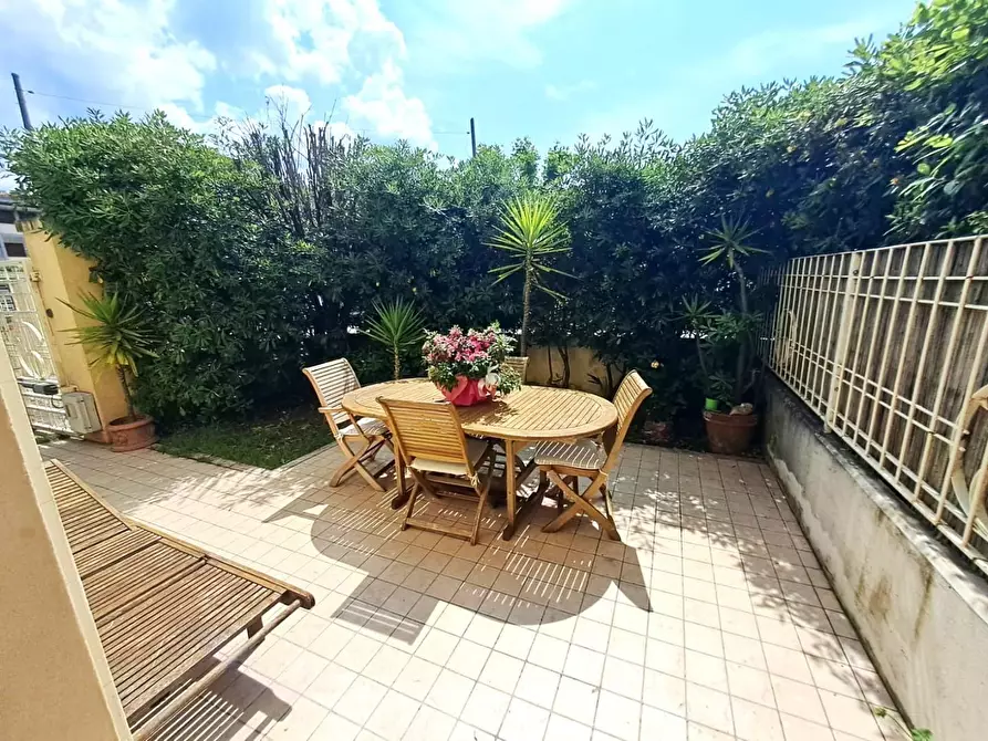 Immagine 14 di Casa bifamiliare in vendita  a Massa