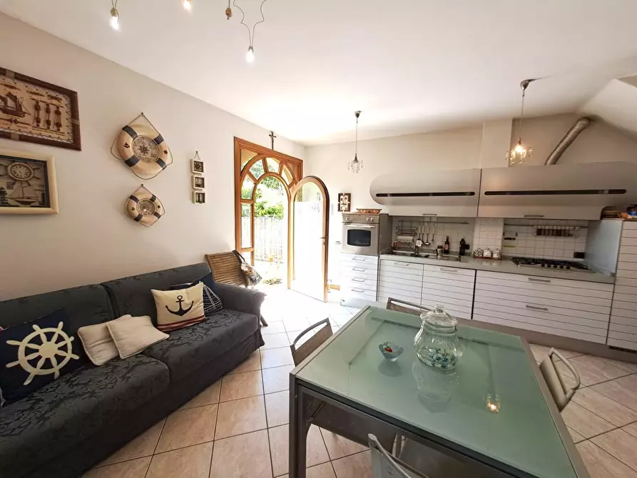 Immagine 5 di Casa bifamiliare in vendita  a Massa