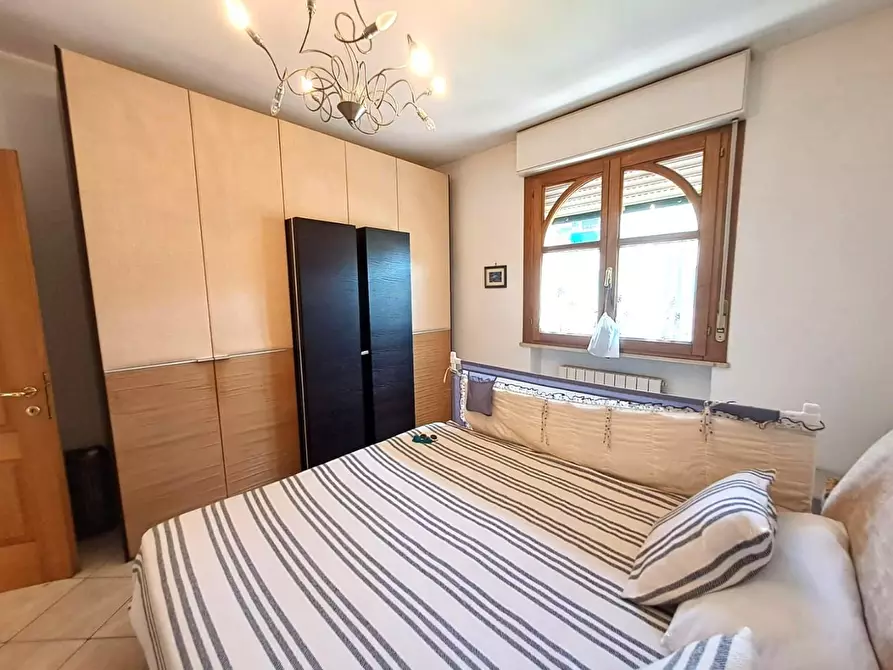 Immagine 10 di Casa bifamiliare in vendita  a Massa