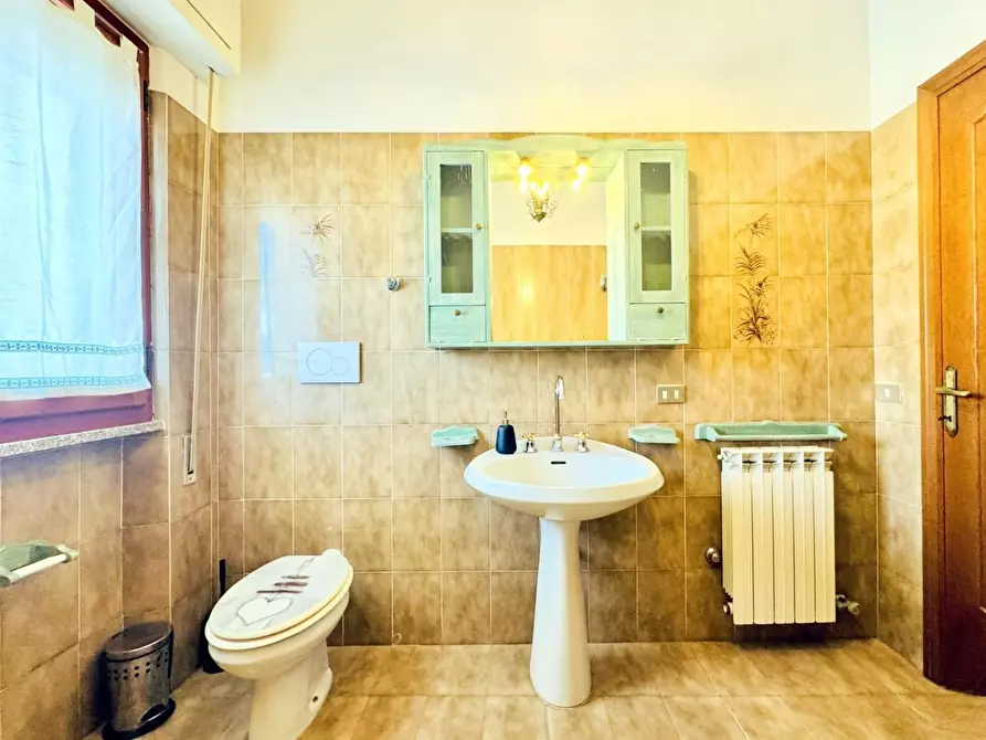 Immagine 40 di Casa trifamiliare in vendita  a Pietrasanta