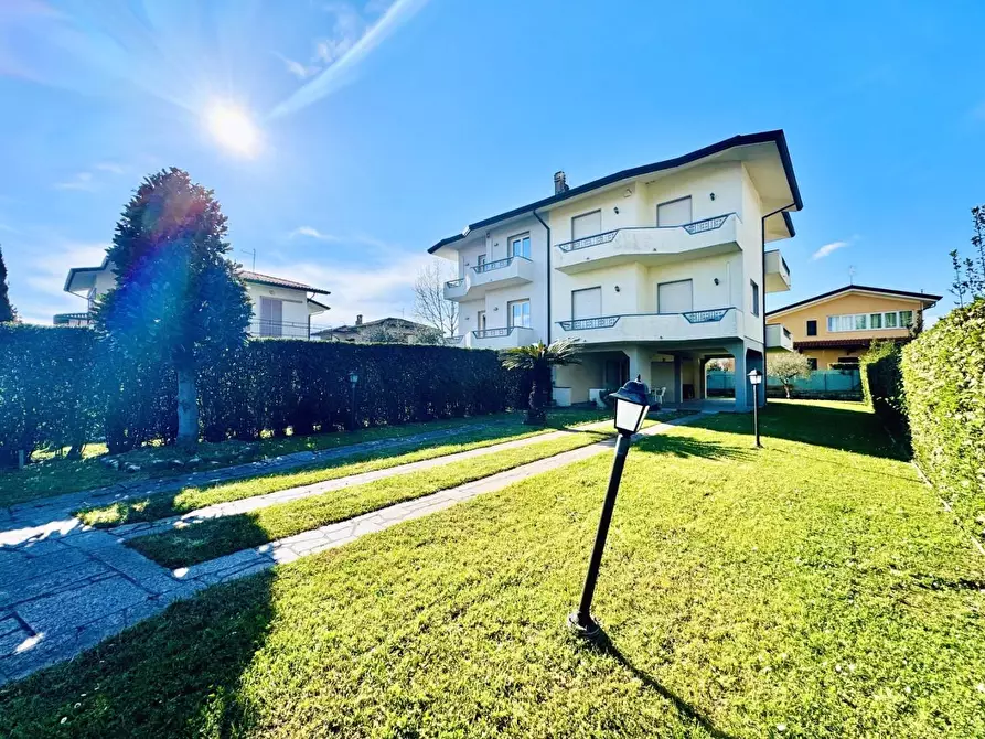 Immagine 62 di Casa trifamiliare in vendita  a Pietrasanta