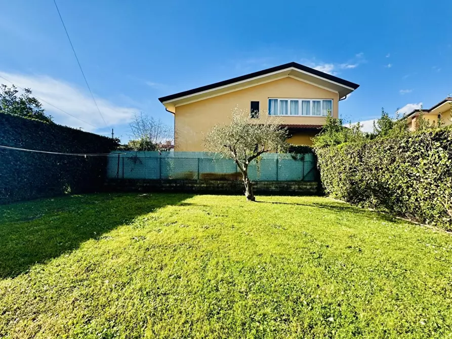 Immagine 58 di Casa trifamiliare in vendita  a Pietrasanta