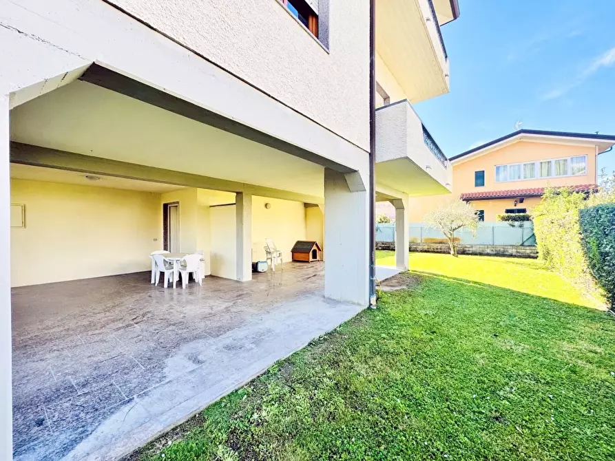 Immagine 57 di Casa trifamiliare in vendita  a Pietrasanta