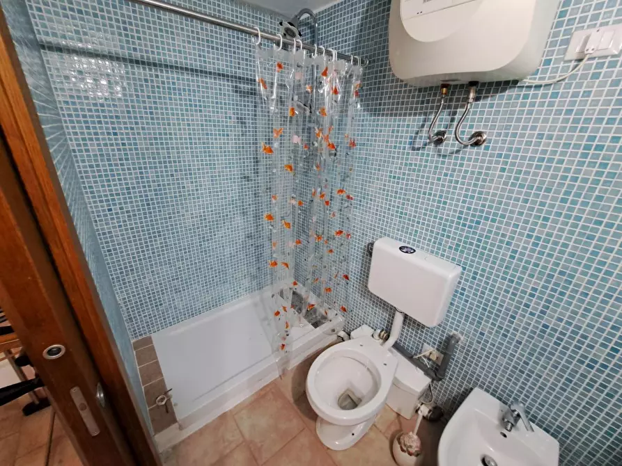 Immagine 12 di Magazzino in vendita  a Rosignano Marittimo