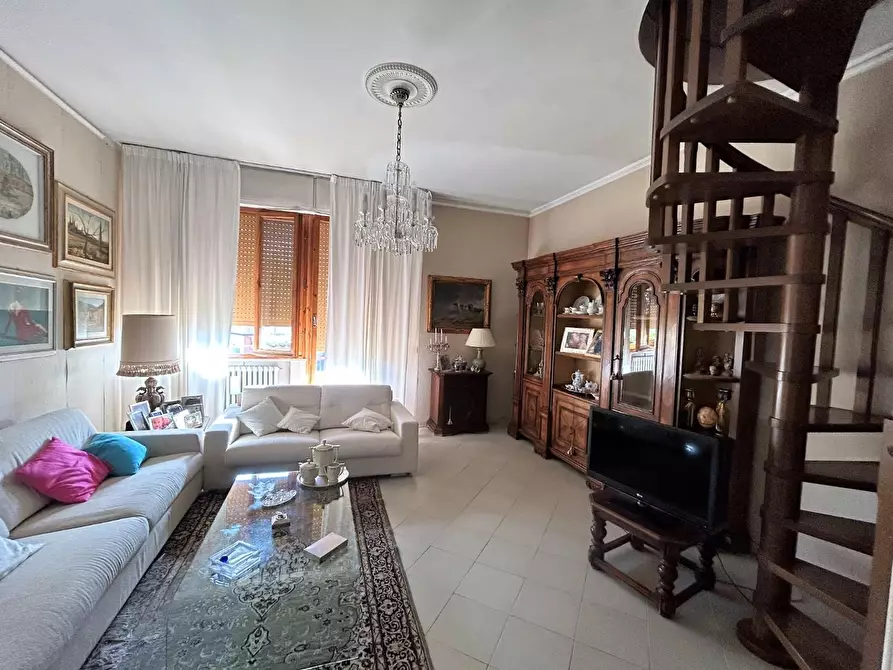 Immagine 2 di Appartamento in vendita  a Siena