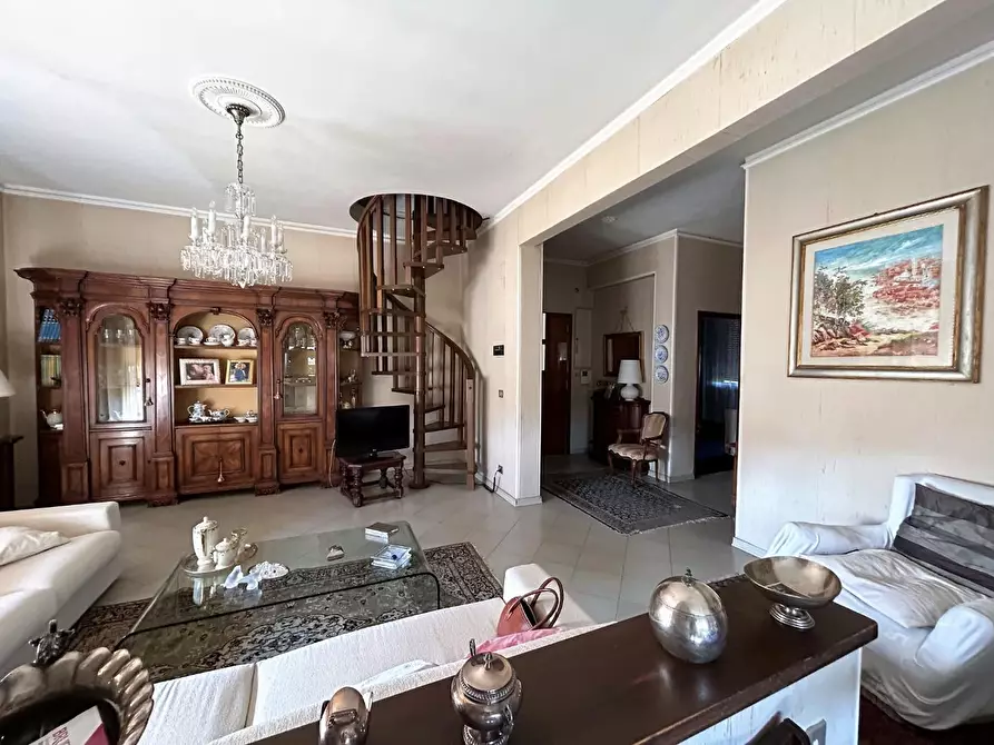 Immagine 6 di Appartamento in vendita  a Siena