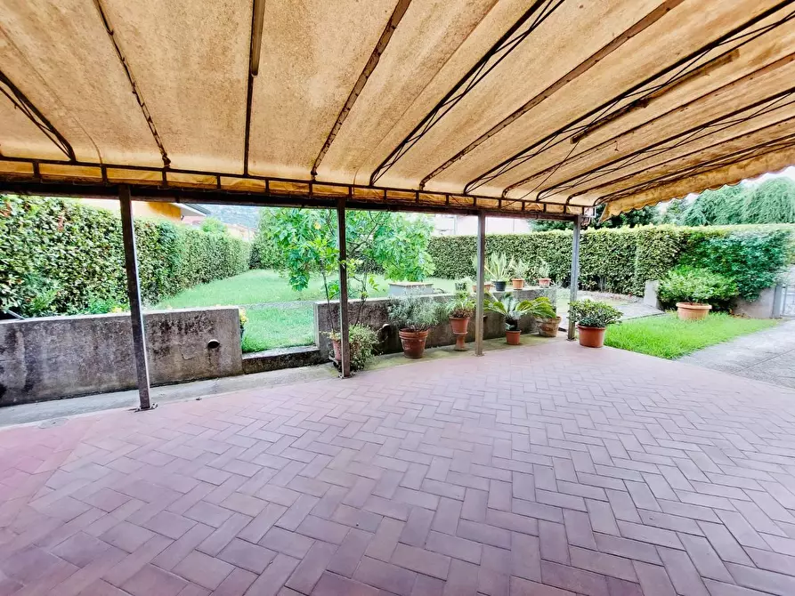 Immagine 36 di Villa in vendita  a Massarosa