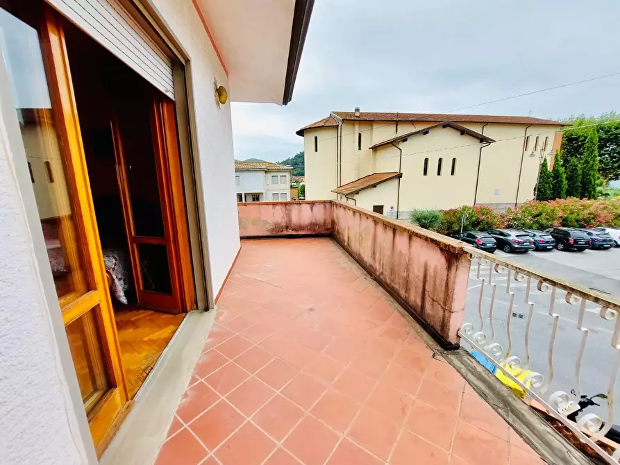 Immagine 9 di Villa in vendita  a Massarosa