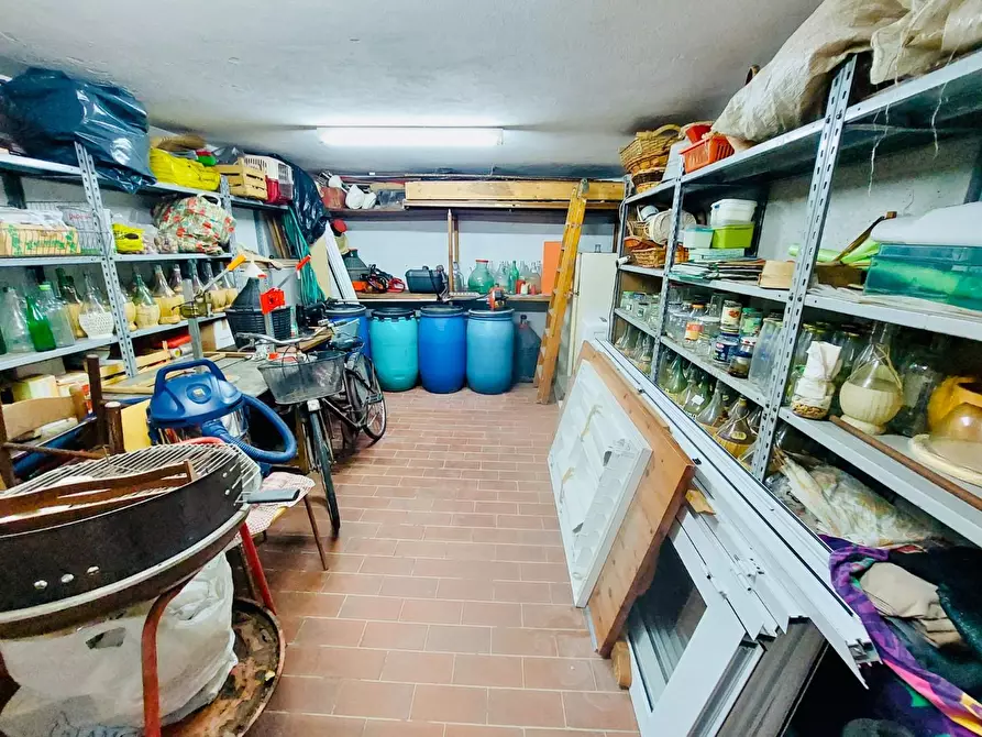 Immagine 39 di Villa in vendita  a Massarosa