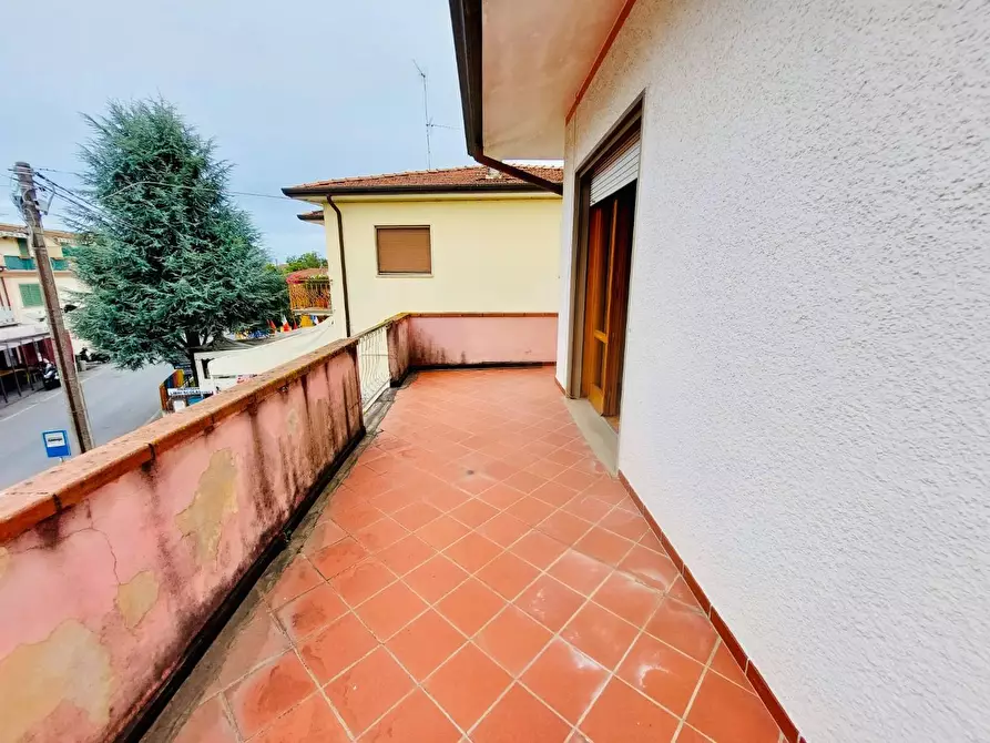 Immagine 8 di Villa in vendita  a Massarosa