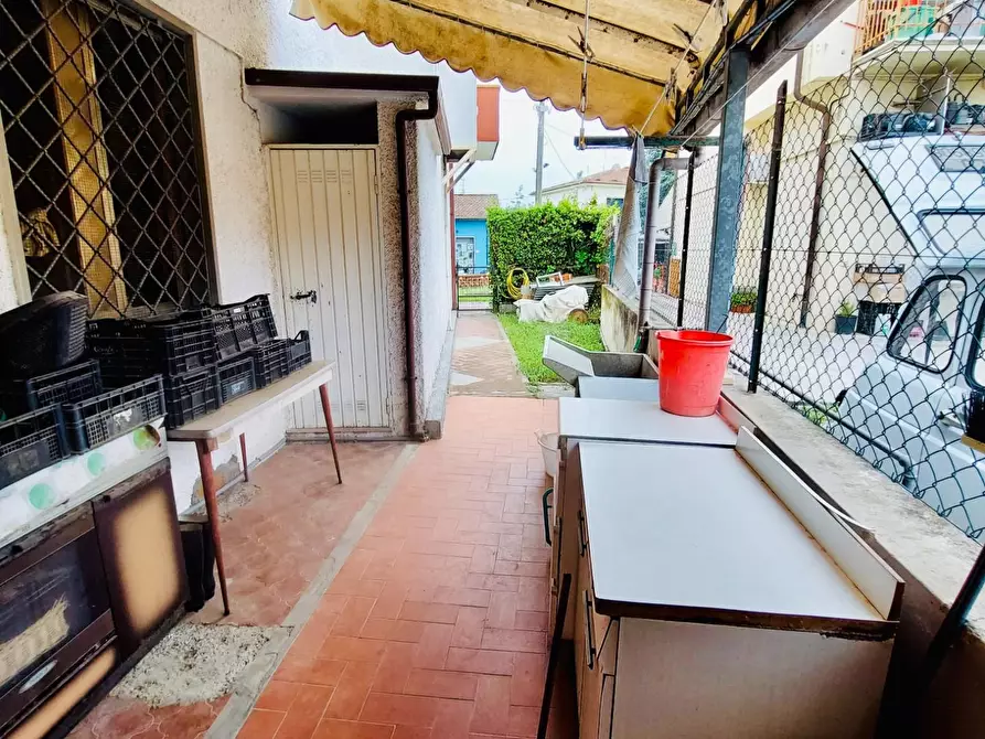 Immagine 37 di Villa in vendita  a Massarosa