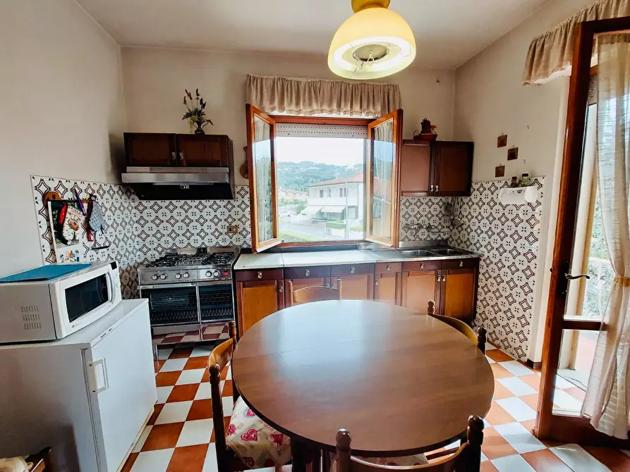 Immagine 10 di Villa in vendita  a Massarosa