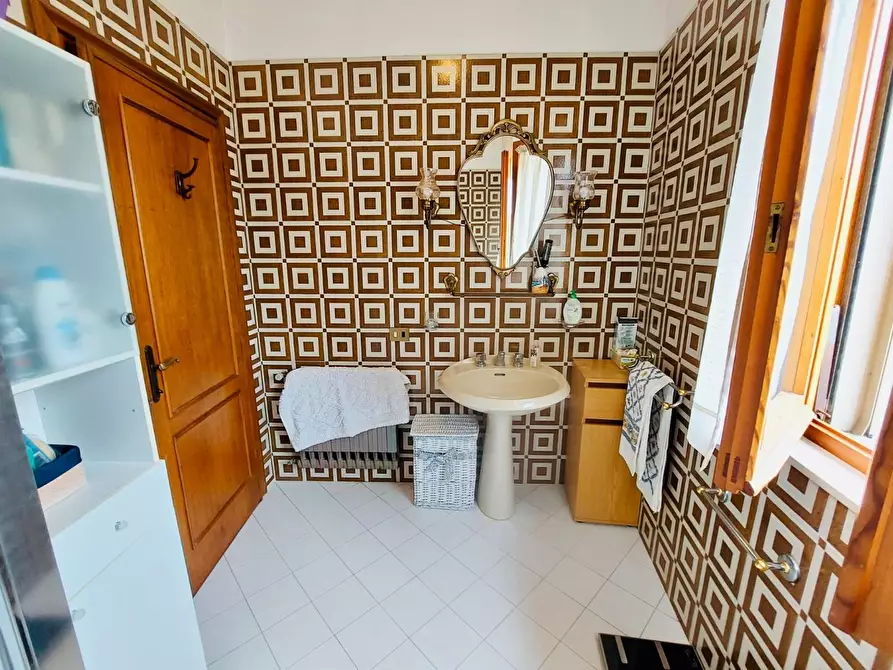 Immagine 22 di Villa in vendita  a Massarosa