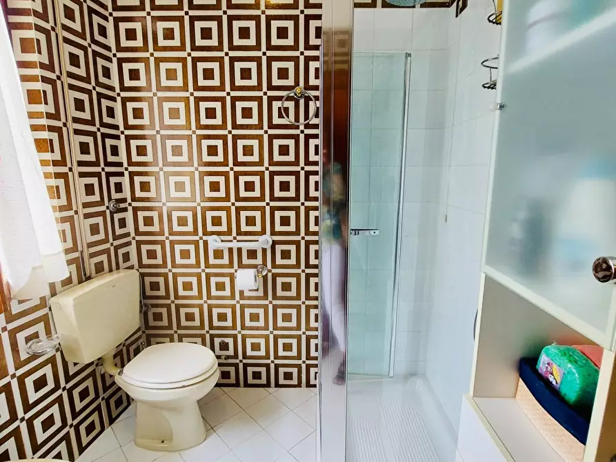 Immagine 21 di Villa in vendita  a Massarosa