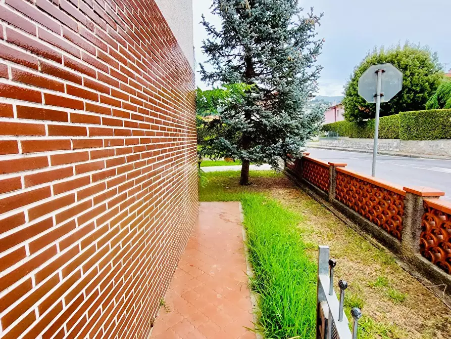 Immagine 34 di Villa in vendita  a Massarosa