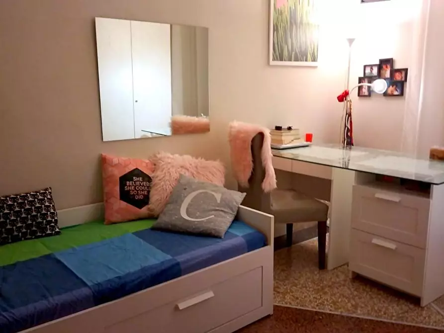 Immagine 11 di Appartamento in vendita  a Livorno