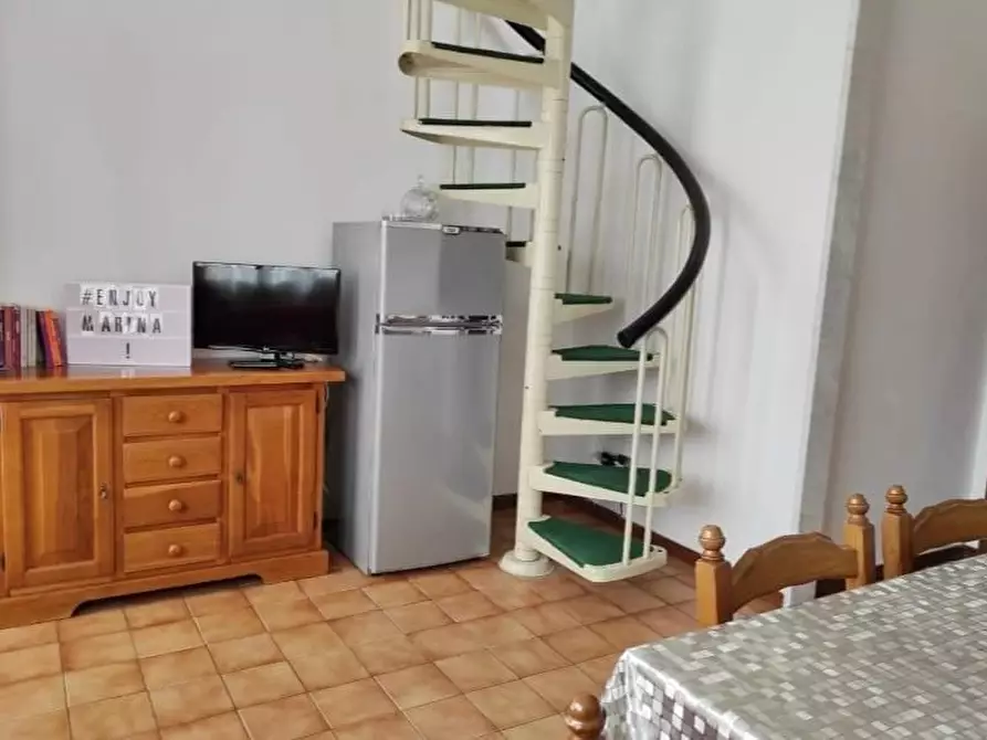 Immagine 6 di Casa bifamiliare in affitto  a Carrara