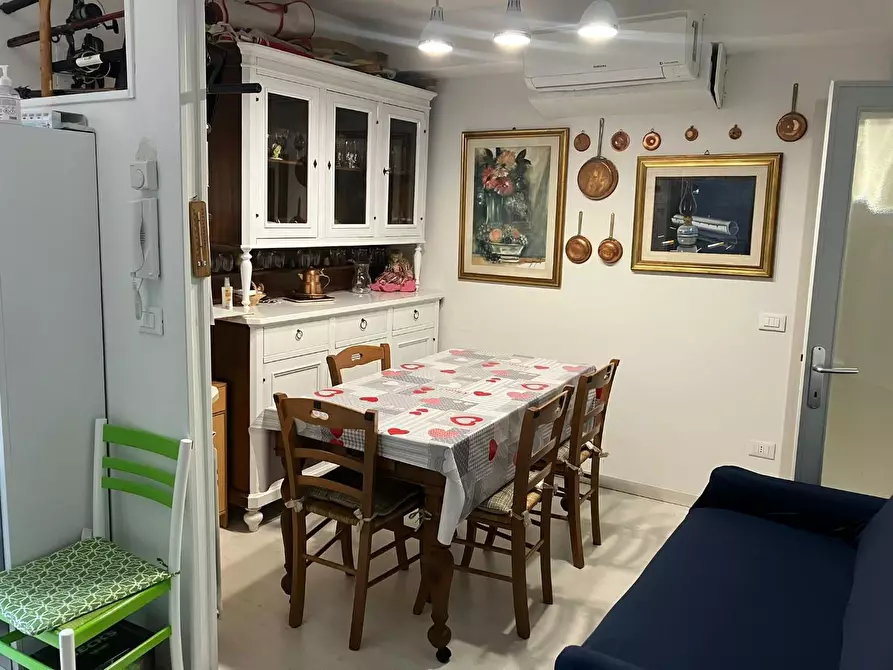 Immagine 2 di Appartamento in vendita  a Massa