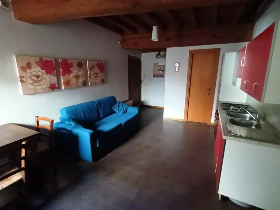 Immagine 2 di Ufficio in vendita  a Lucca