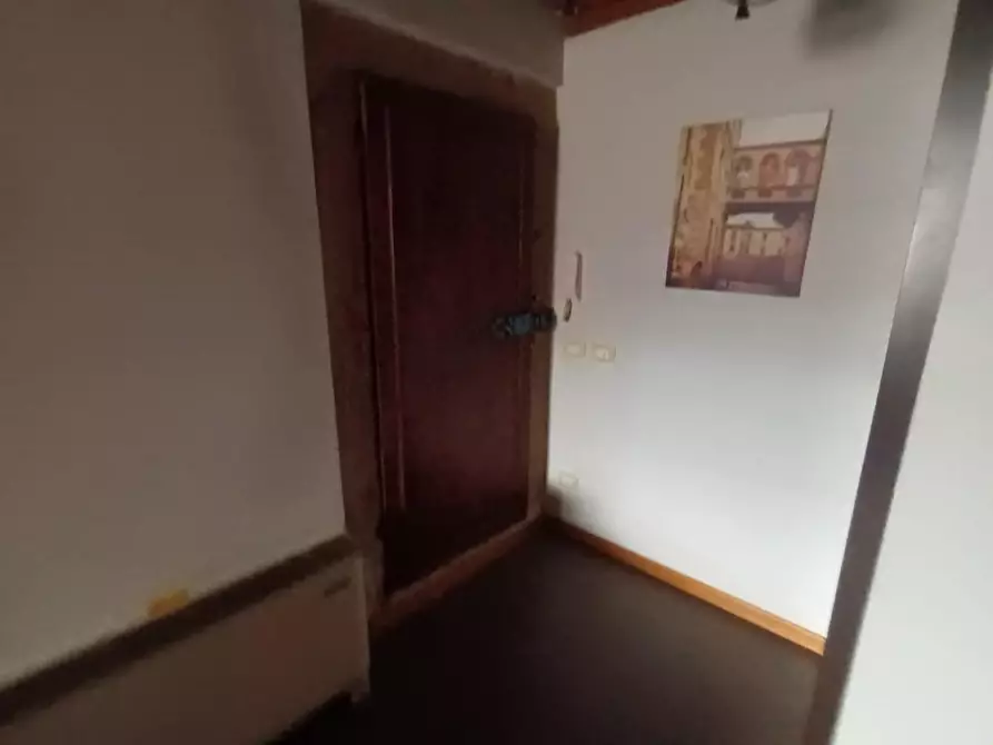 Immagine 12 di Ufficio in vendita  a Lucca