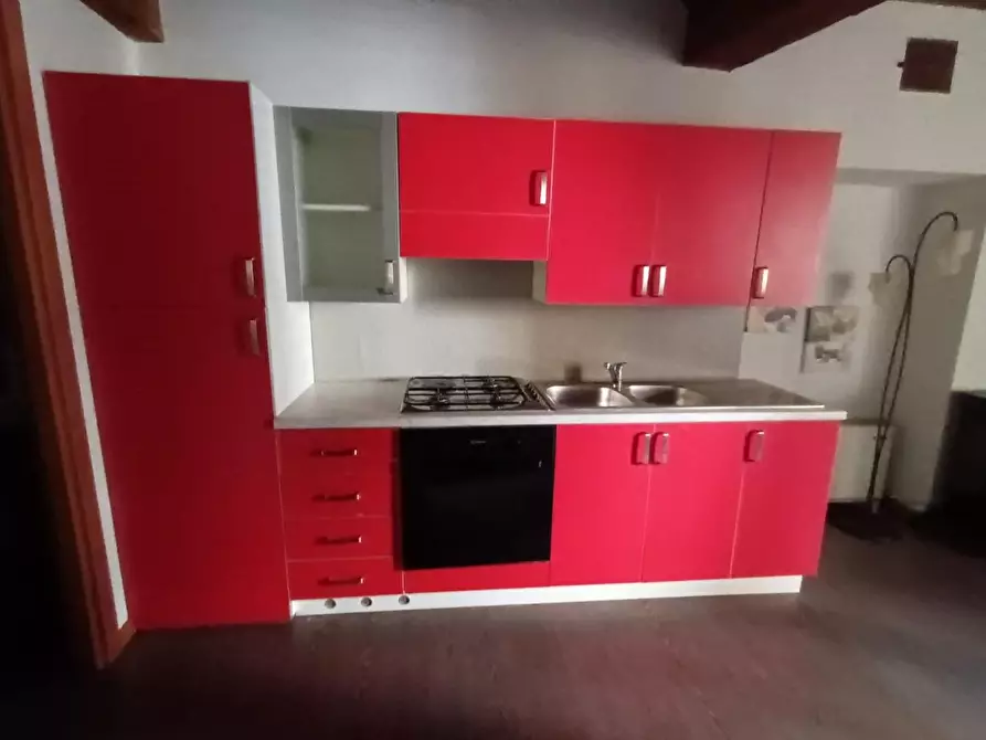 Immagine 10 di Ufficio in vendita  a Lucca