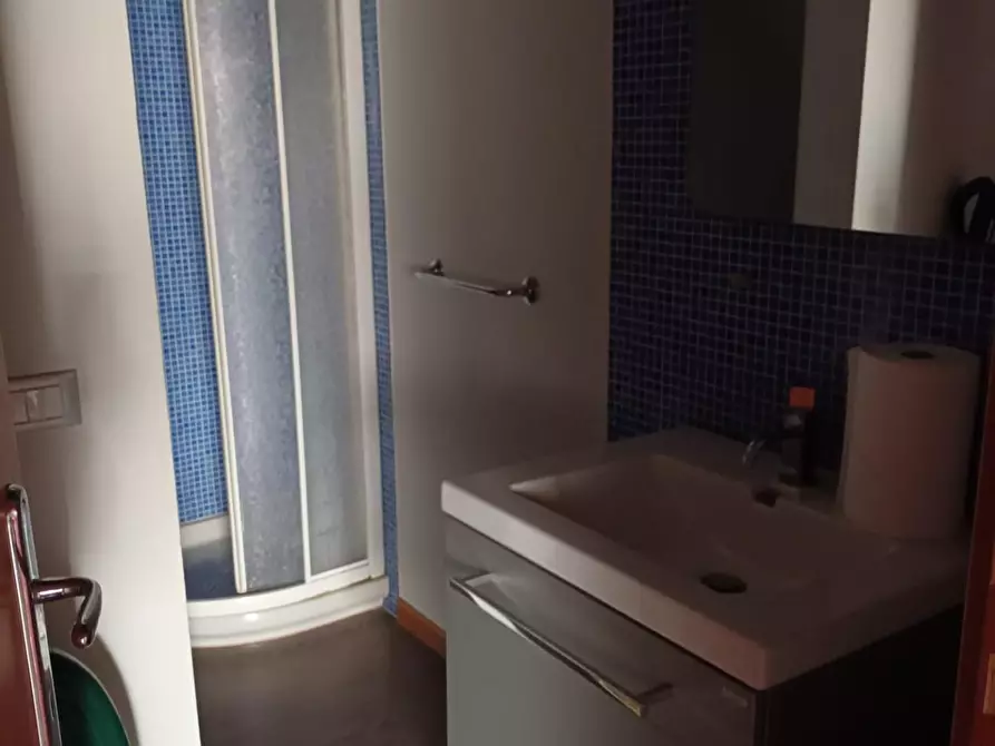 Immagine 15 di Ufficio in vendita  a Lucca