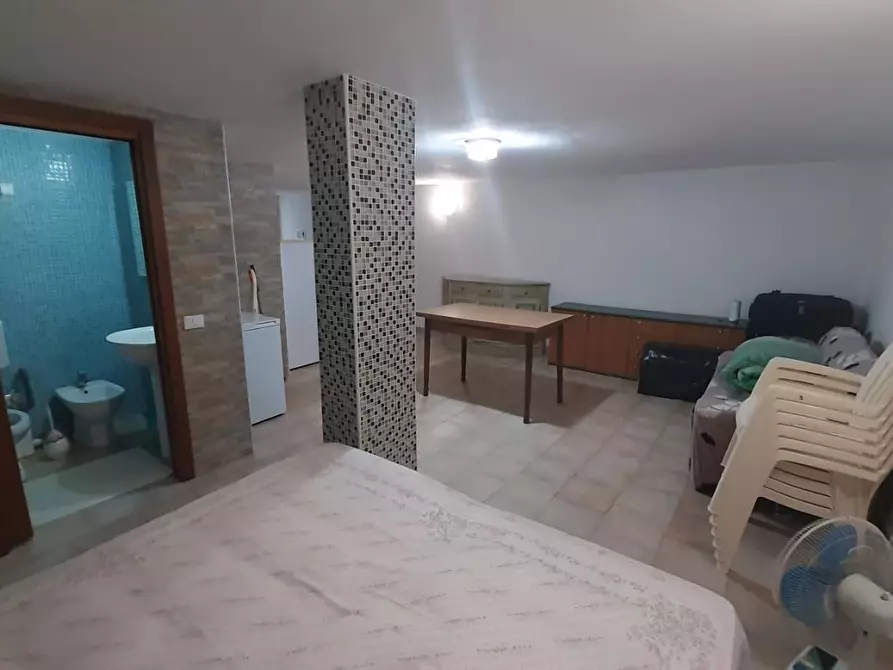 Immagine 7 di Locale commerciale in vendita  a Rosignano Marittimo