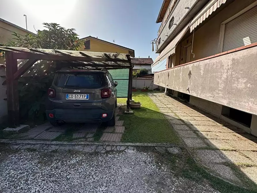 Immagine 24 di Villetta a schiera in vendita  a Massa