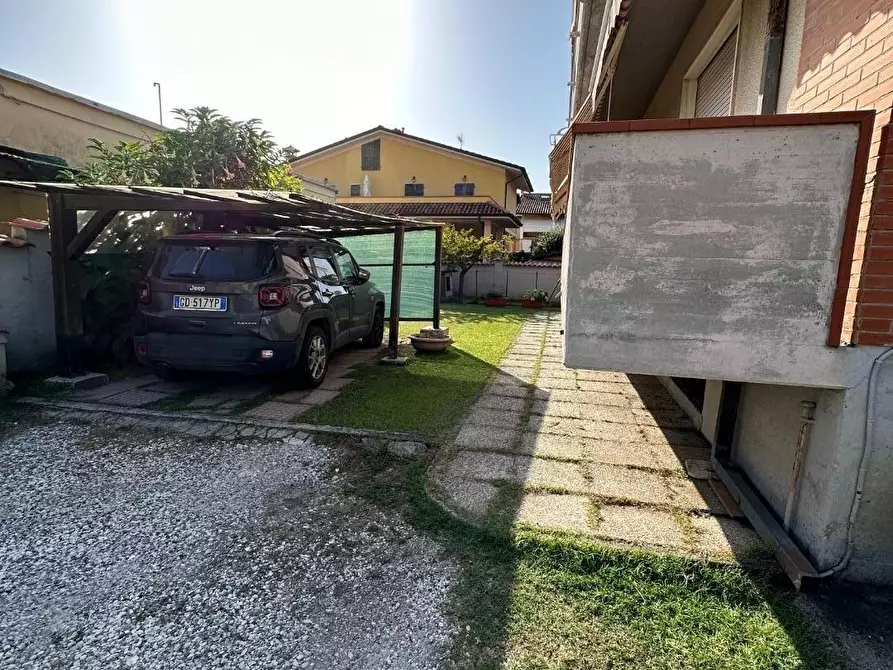 Immagine 26 di Villetta a schiera in vendita  a Massa