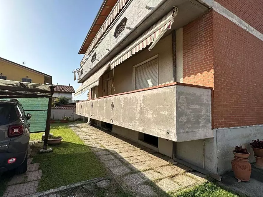 Immagine 1 di Villetta a schiera in vendita  a Massa