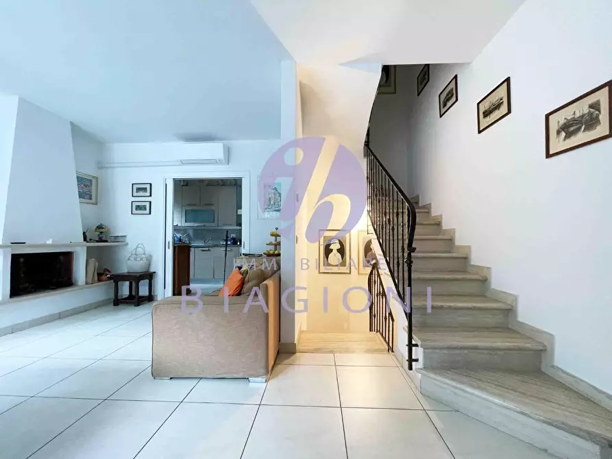 Immagine 3 di Casa bifamiliare in vendita  a Pietrasanta